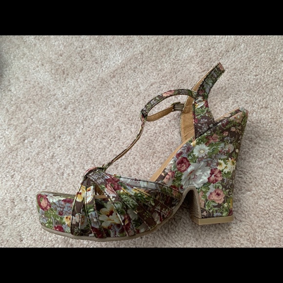 Mtng platform sandals size 38 - Picture 4 of 5